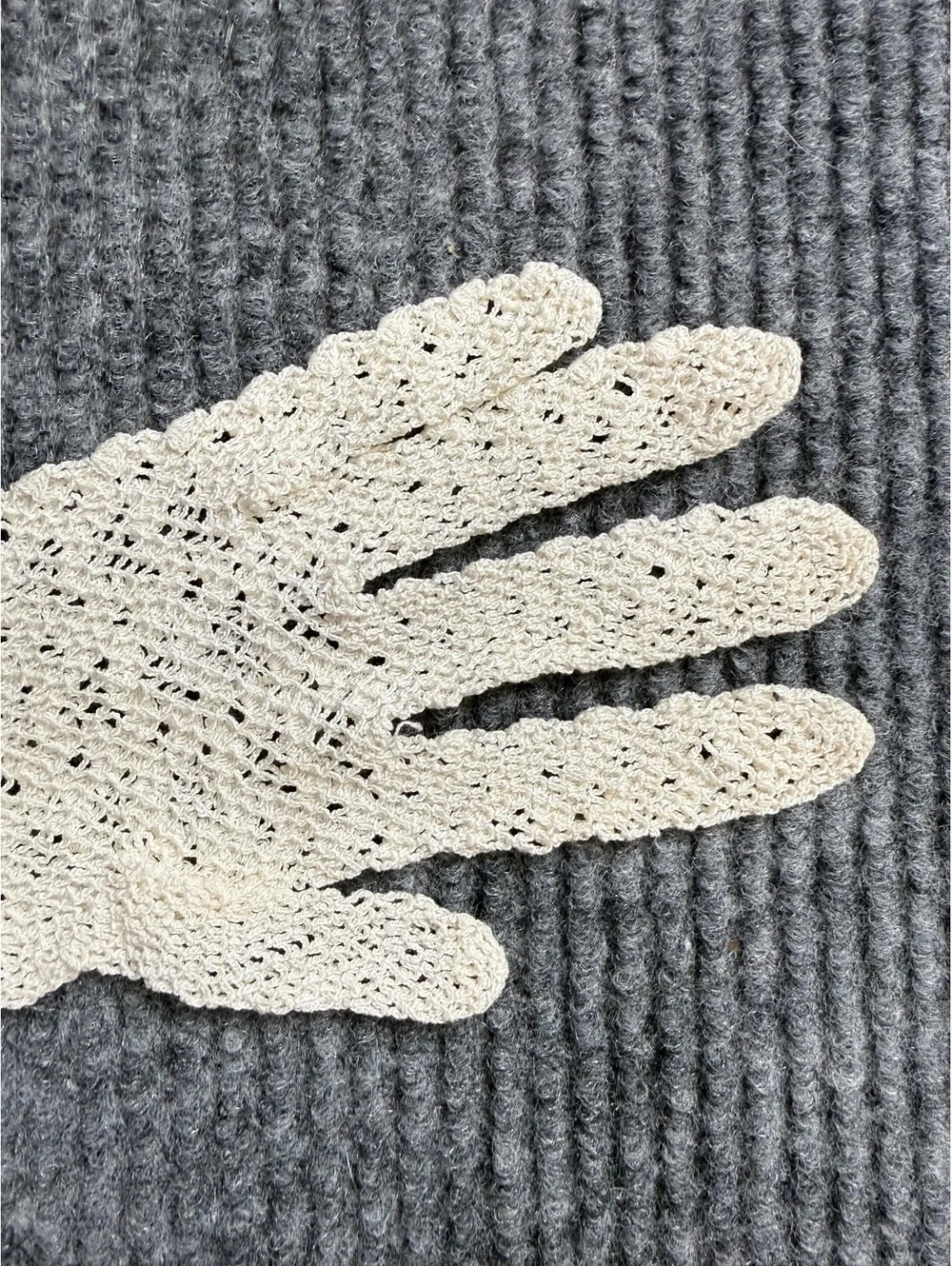 Vintage White Crochet Lace Gloves Floral Cuff Cotton Wedding Tea Party Costume